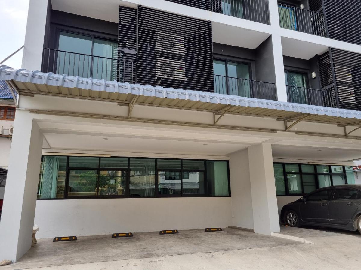 Tiara Place 曼谷 外观 照片